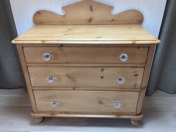 Commode anglaise fin XIXème en pin