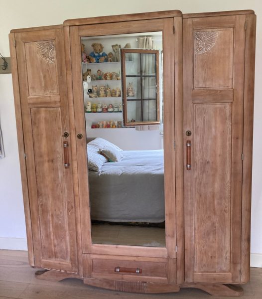 Armoire Art Déco rénovée blanchie